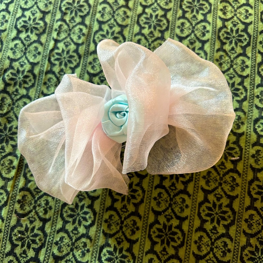 VTG 80s  Aqua Rose and Peach mesh Clip Hair Bow. Unbranded.